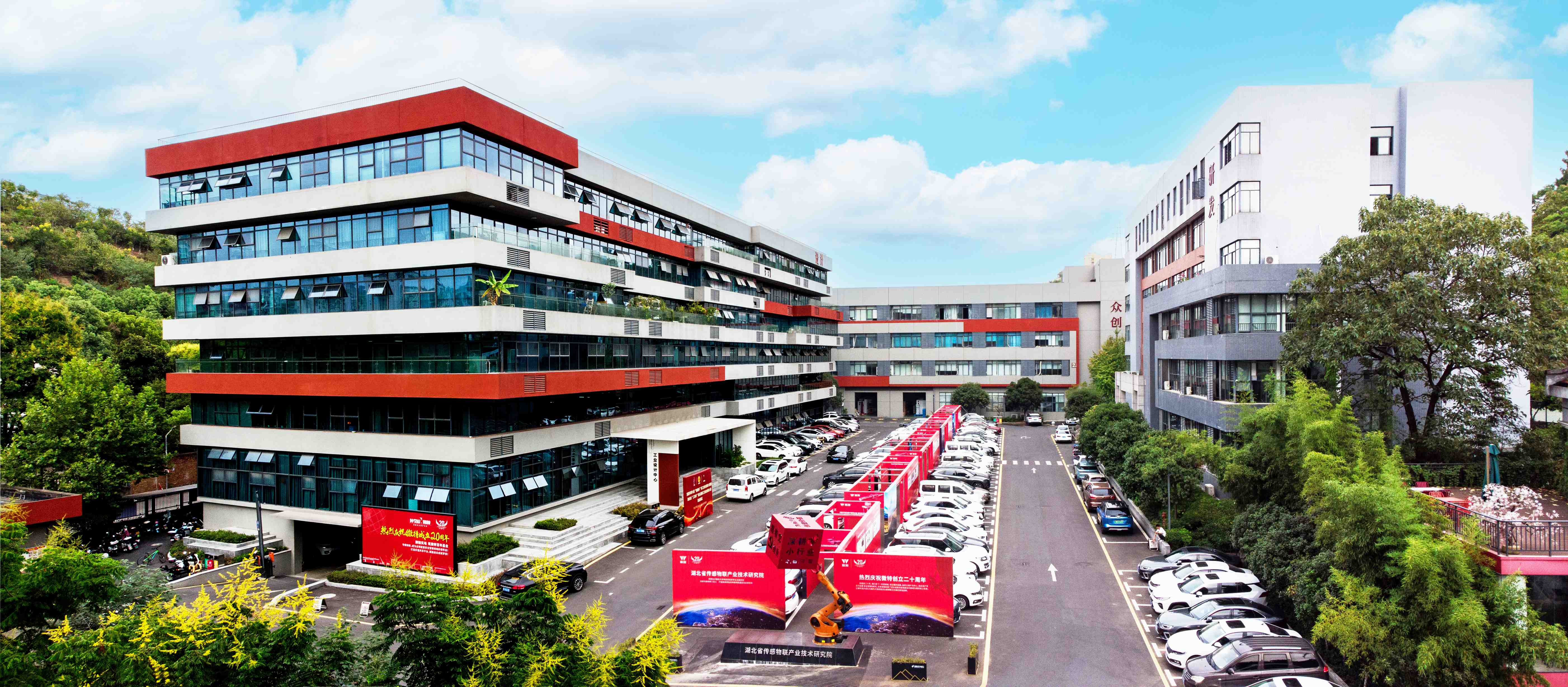 宜昌市市委副書記、市長陳紅輝蒞臨微特   